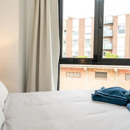 Modern Wave Escape With Private Parking And Rooftop Pool By Namaste Elite Apartment *