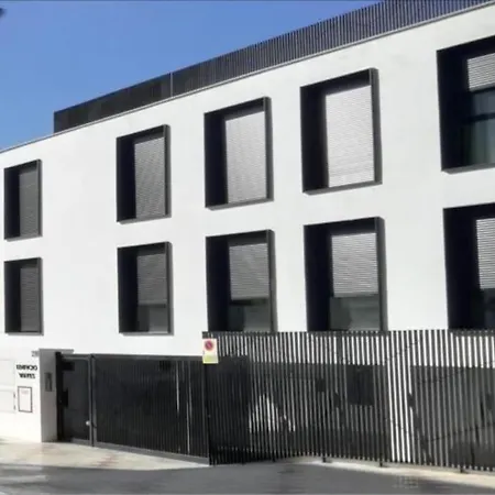 Modern Wave Escape With Private Parking And Rooftop Pool By Namaste Elite