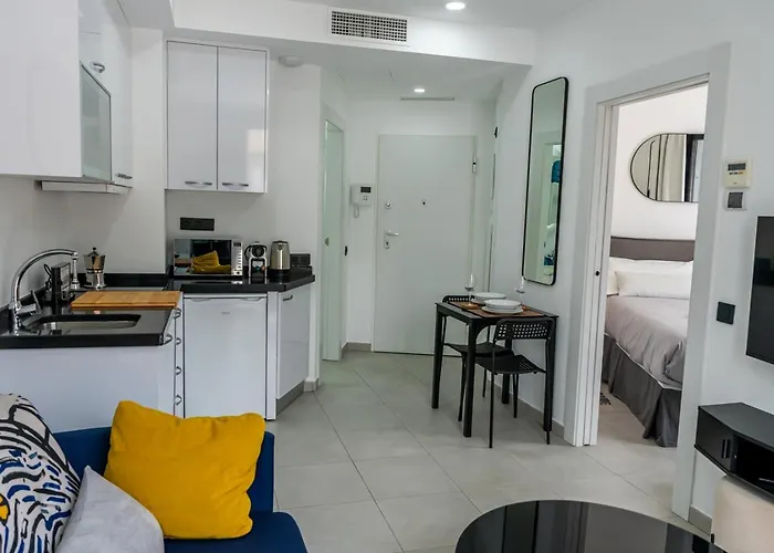 Appartamento Modern Wave Escape With Private Parking And Rooftop Pool By Namaste Elite Torremolinos