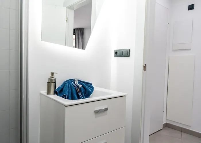 Modern Wave Escape With Private Parking And Rooftop Pool By Namaste Elite Torremolinos