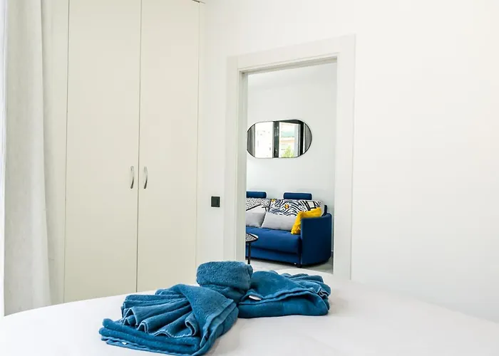 Modern Wave Escape With Private Parking And Rooftop Pool By Namaste Elite