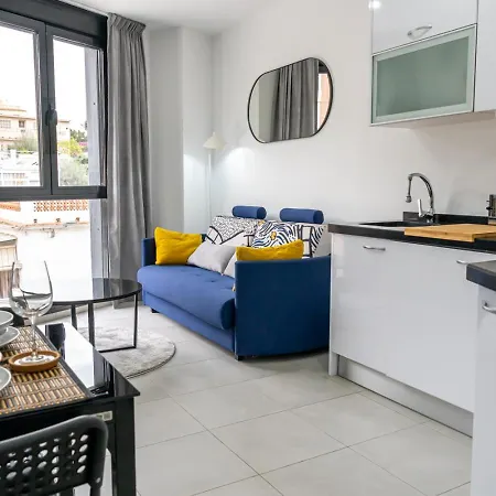 Modern Wave Escape With Private Parking And Rooftop Pool By Namaste Elite *