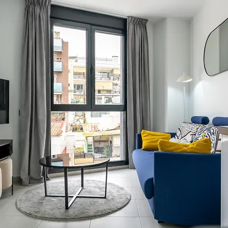 Modern Wave Escape With Private Parking And Rooftop Pool By Namaste Elite טורמולינוס