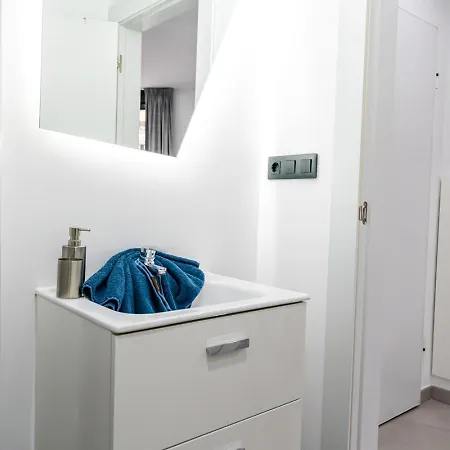 Modern Wave Escape With Private Parking And Rooftop Pool By Namaste Elite Torremolinos