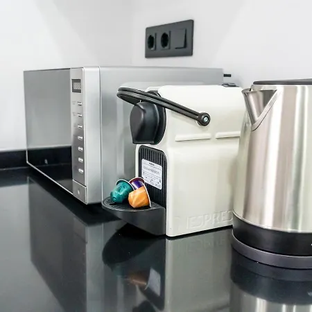 Modern Wave Escape With Private Parking And Rooftop Pool By Namaste Elite דירה טורמולינוס