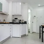 شقة Modern Wave Escape With Private Parking And Rooftop Pool By Namaste Elite *