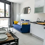 شقة Modern Wave Escape With Private Parking And Rooftop Pool By Namaste Elite توريمولينوس