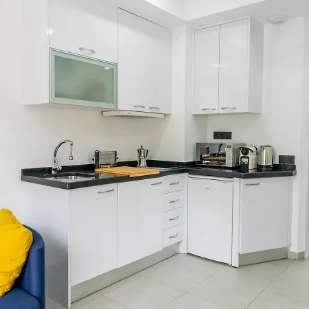 Modern Wave Escape With Private Parking And Rooftop Pool By Namaste Elite شقة