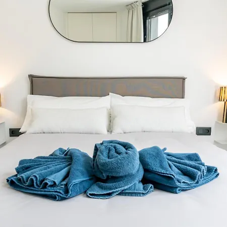 شقة Modern Wave Escape With Private Parking And Rooftop Pool By Namaste Elite