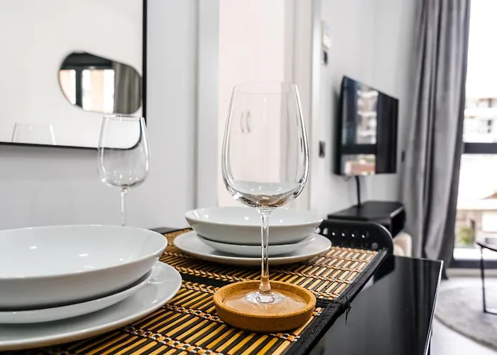 Modern Wave Escape With Private Parking And Rooftop Pool By Namaste Elite *